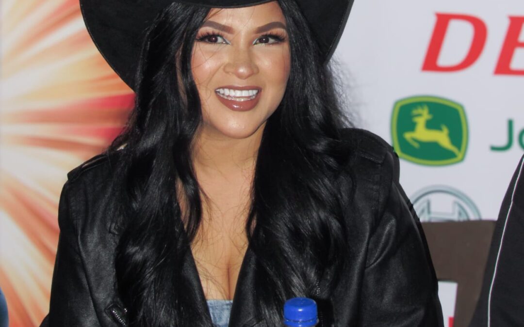 Claudia Reyes talentosa imitadora de Paola jara en Ecuador, nos envía saludos